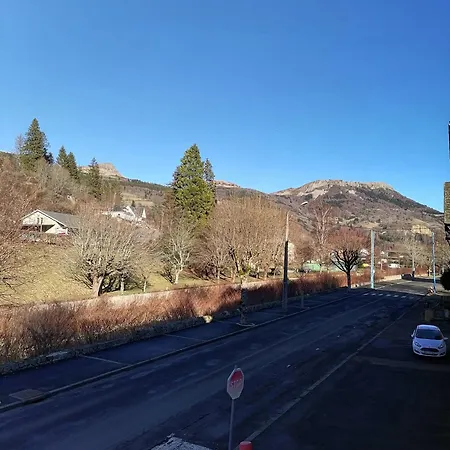 Le Buron بيت للعطل لا بوربول